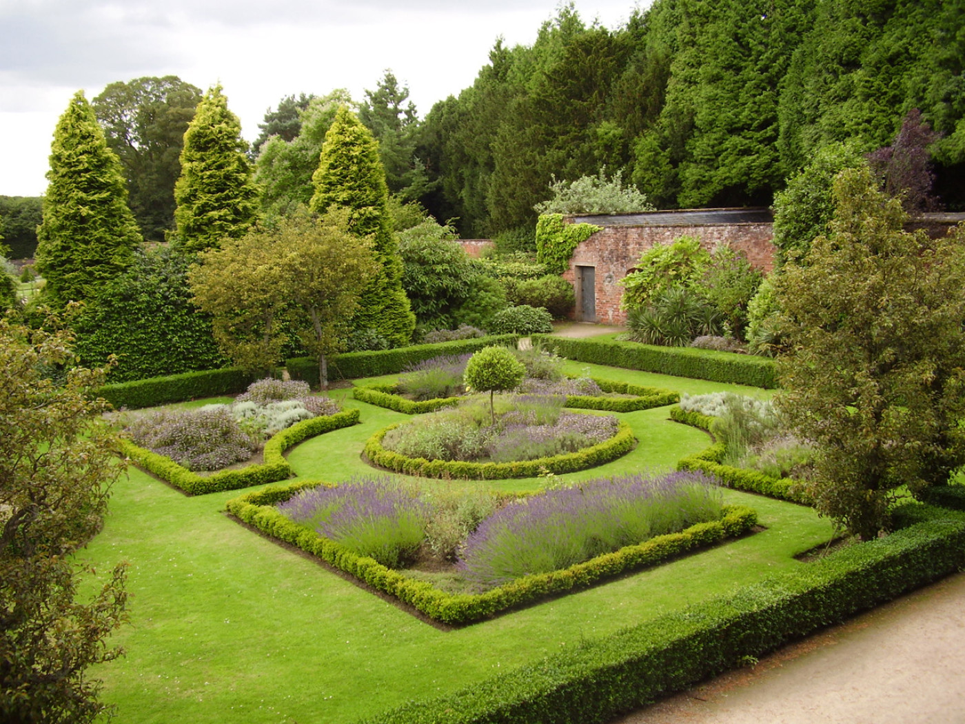 Memorial garden for Lord Byron's dog Boatswain